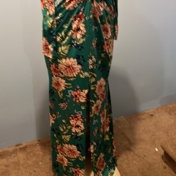 Va va voom green dress party - Picture 3 of 5